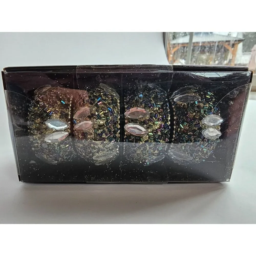 New 4 piece Napkin ring holders in gold and black‎ beads